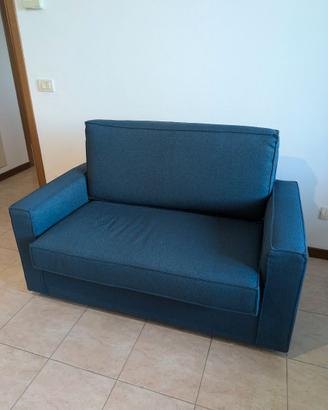 divano blu a 2 posti
