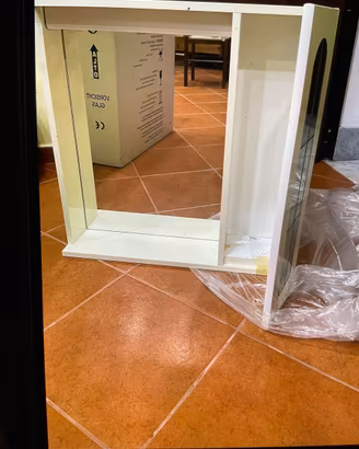Specchio per bagno con anta, mensole e luce