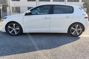 Peugeot 308 1.5 diesel con gancio traino a scompar