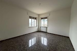 Ampio quadrilocale con grande corte privata e gara