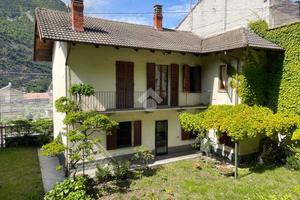 CASA SEMINDIPENDENTE A CHIOMONTE