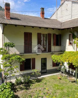 CASA SEMINDIPENDENTE A CHIOMONTE