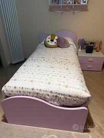 Letto singolo con materasso e comodino