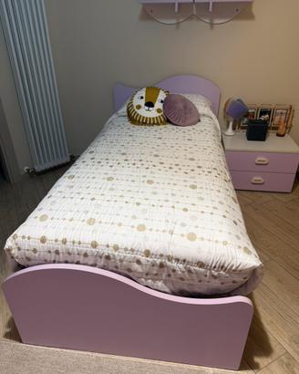 Letto singolo con materasso e comodino