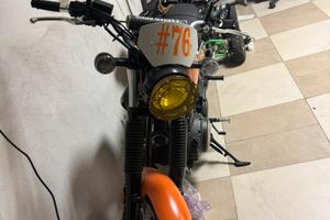 Moto yamaha inutilizzata nuova con molti accessori
