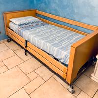 Letto elettrico con sponde e alzamalati
