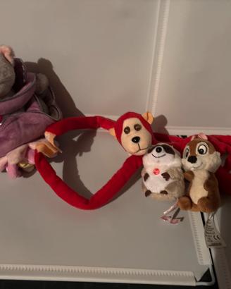 4 pupazzi di taglia media e una borsetta