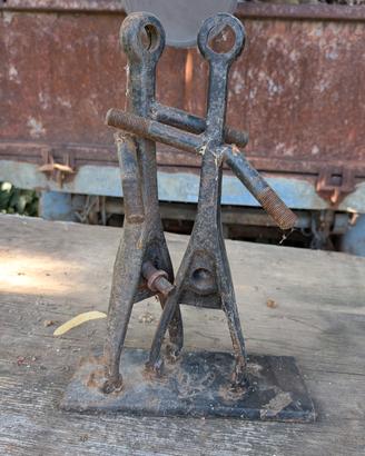 scultura in ferro uomo donna 