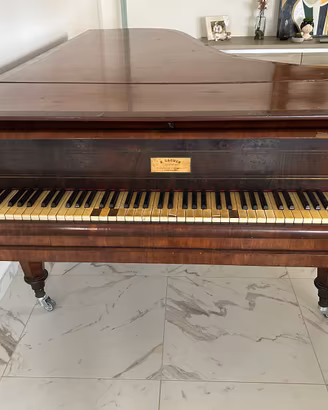 Pianoforte a coda N.Lachin