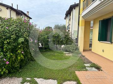 Bilocale al piano terra con giardino privato e gar