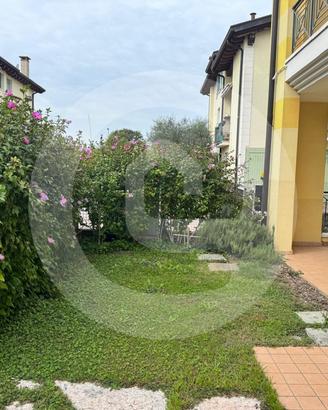 Bilocale al piano terra con giardino privato e gar