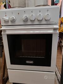 Cucina elettrica con forno DeLonghi