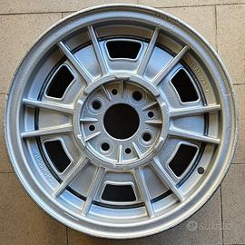 Fiat 124 sport coupè spider un cerchio Cromodora