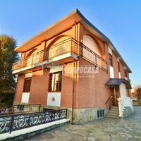 VILLA BIFAMILIARE CON AMPIO GIARDINO E MAGAZZINO