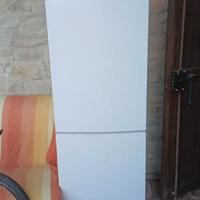 FRIGORIFERO CON CONGELATORE