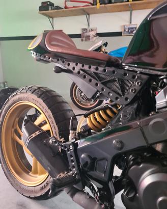 Cafe Racer  naked 