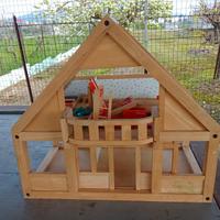 Casetta in legno con accessori ed arredo 