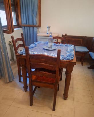 Tavolo e sei sedie legno robusto