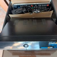 Decoder più due antenne parabole
