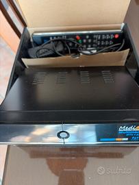 Decoder più due antenne parabole