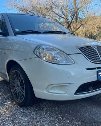 Lancia Ypsilon 1.2 ModaMilano 110000 km