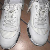 Sneakers bouncing Hermes