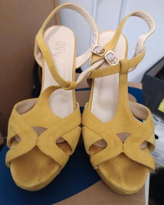 Sandali pelle scamosciata gialli