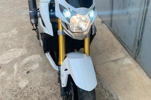 Suzuki gsr 750