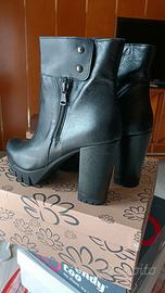 Tronchetti donna in pelle n. 39 marca Tiurai