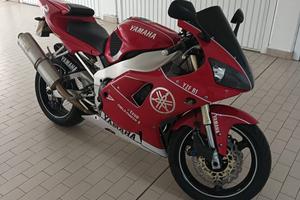Yamaha R1 