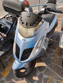 peugeo Eliseo 200cc del 2011 300e