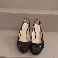 Sandali in camoscio nero con zeppa