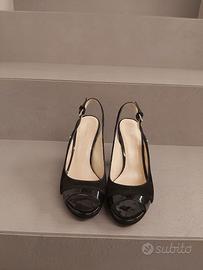 Sandali in camoscio nero con zeppa