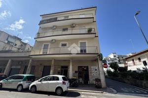 4 LOCALI A BARI
