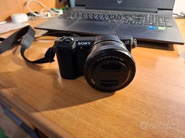 Sony A5100 Corpo Macchina + Obbiettivo 16–50mm kit