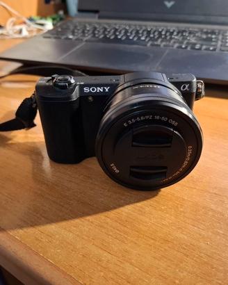 Sony A5100 Corpo Macchina + Obbiettivo 16–50mm kit