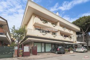 AMPIO BILOCALE AL PRIMO PIANO CON TERRAZZO