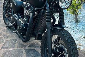 Triumph Bonneville T100 Matt Black