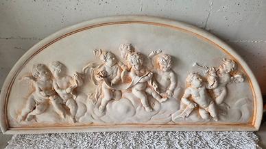 angioletti in bassorilievo