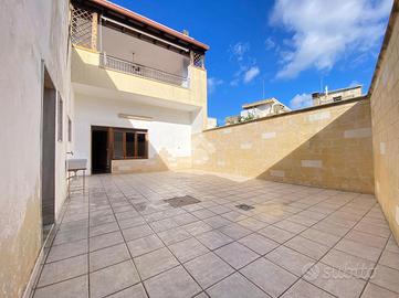 2 LOCALI A LECCE