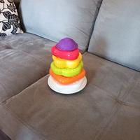 cono con cerchi di diverse forme da inserire. 