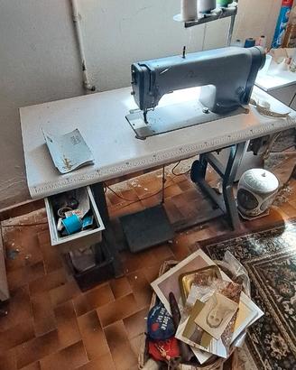 Macchina da cucire tedesca anni 80 Adler