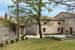 Borgo rurale con annessi mq 15000 di terreno