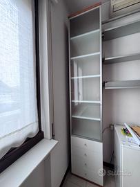 Mobile Colonna – Vetrina e 4 cassetti