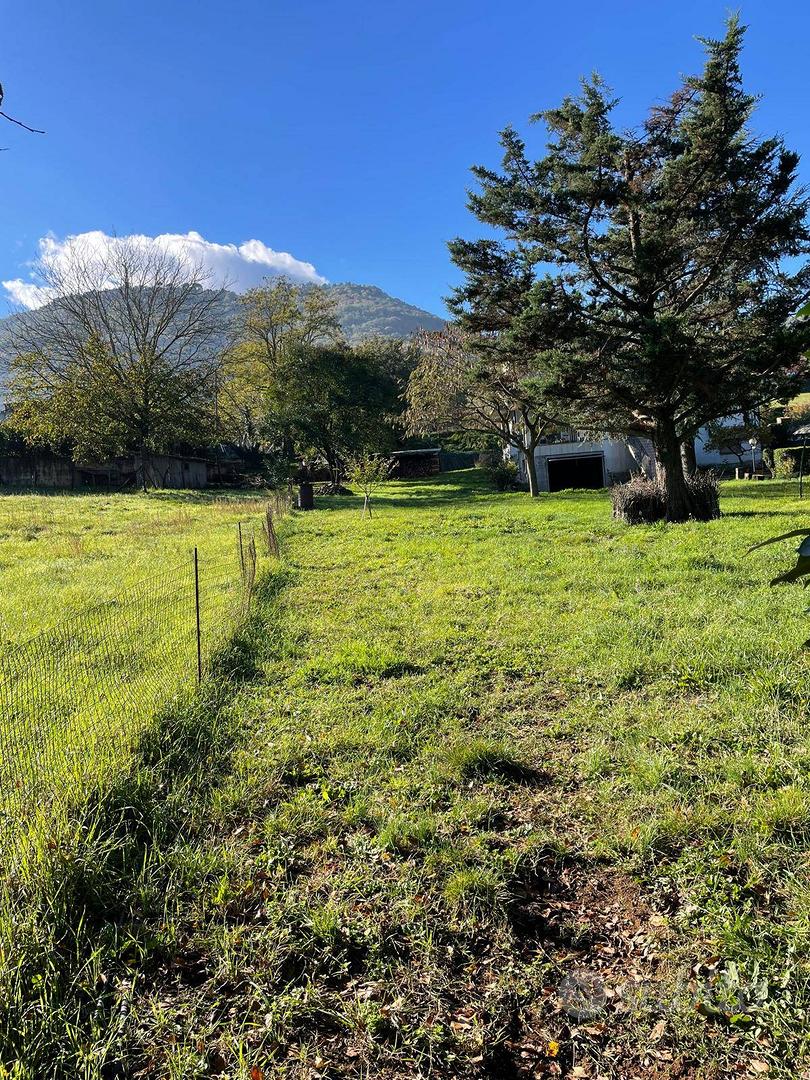 Terrain, 2800 m²