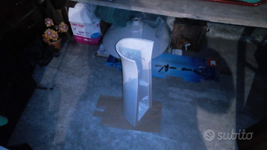 Lavandino da bagno con colonna