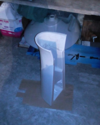 Lavandino da bagno con colonna
