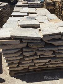 Basoli Gradini in pietra di recupero