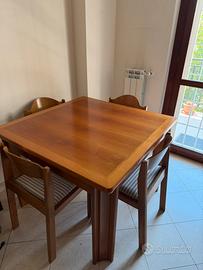 Tavolo quadrato in legno (espandibile) con 4 sedie