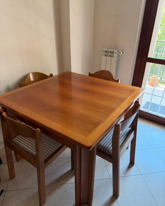 Tavolo quadrato in legno (espandibile) con 4 sedie